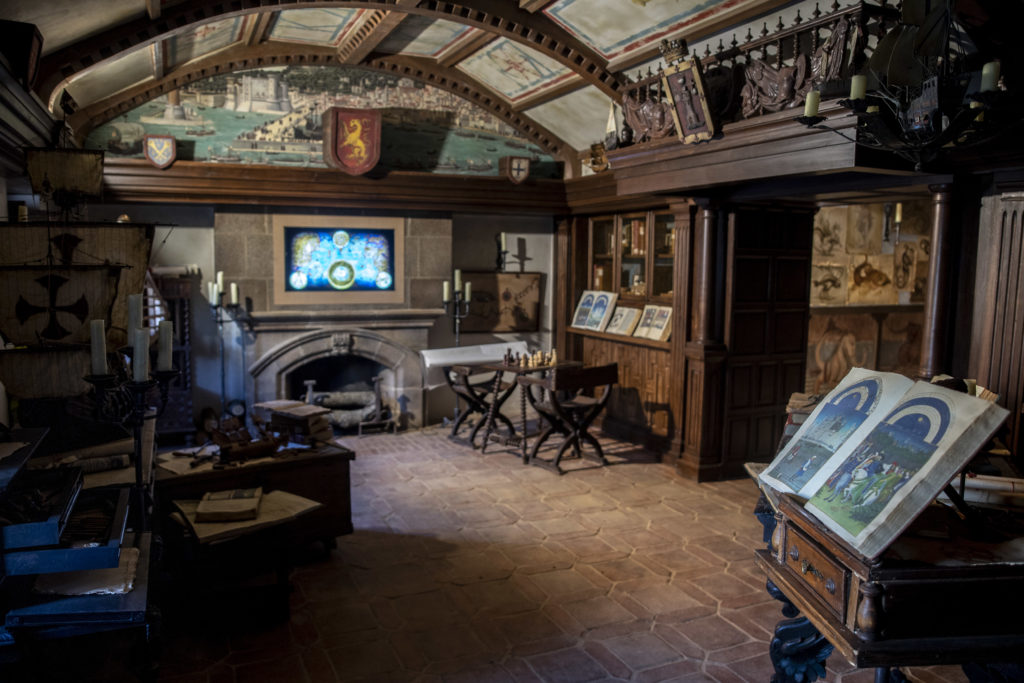 Inside Christopher Columbus' retreat, immersive walkthrough "Allende la Mar Oceana", Puy du Fou España, Toledo. © Puy du Fou