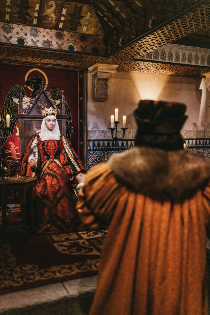 Christopher Columbus convinces Queen Isabel to support his quest, immersive walkthrough "Allende la Mar Oceana", Puy du Fou España, Toledo. © Puy du Fou
