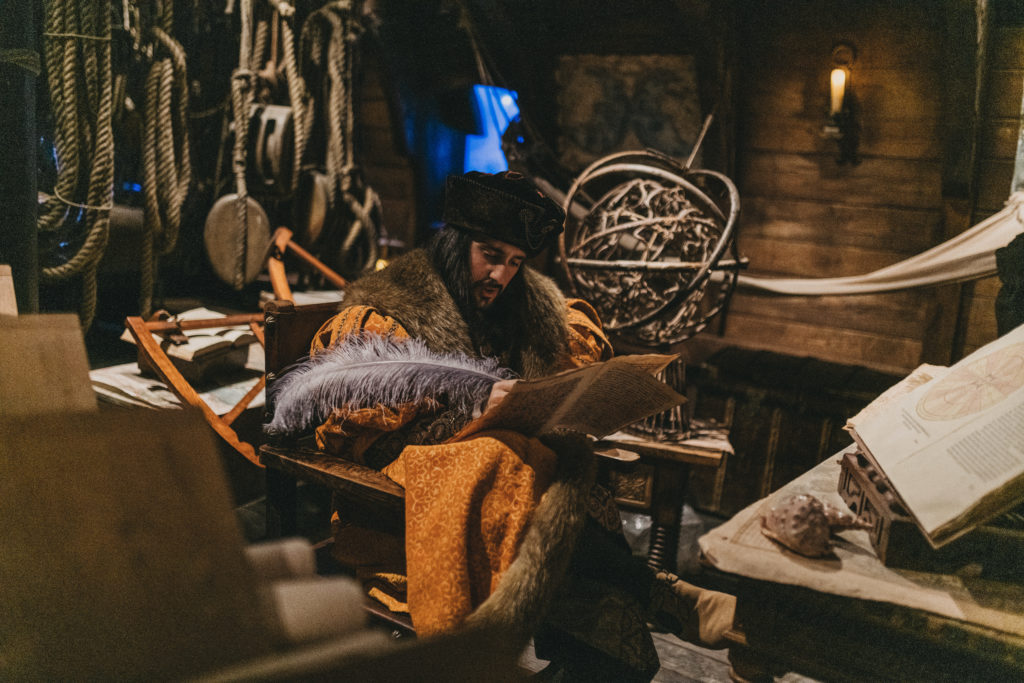 Inside Christopher Columbus' ship la "Santa Maria", immersive walkthrough "Allende la Mar Oceana", Puy du Fou España, Toledo. © Puy du Fou