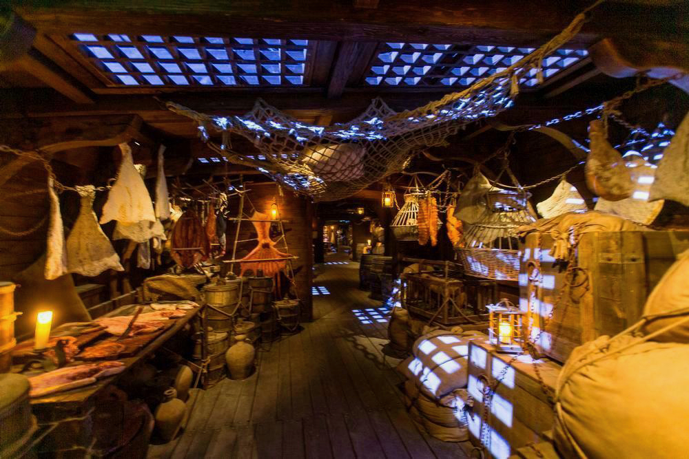 Inside Christopher Columbus' ship la "Santa Maria", immersive walkthrough "Allende la Mar Oceana", Puy du Fou España, Toledo. © Puy du Fou