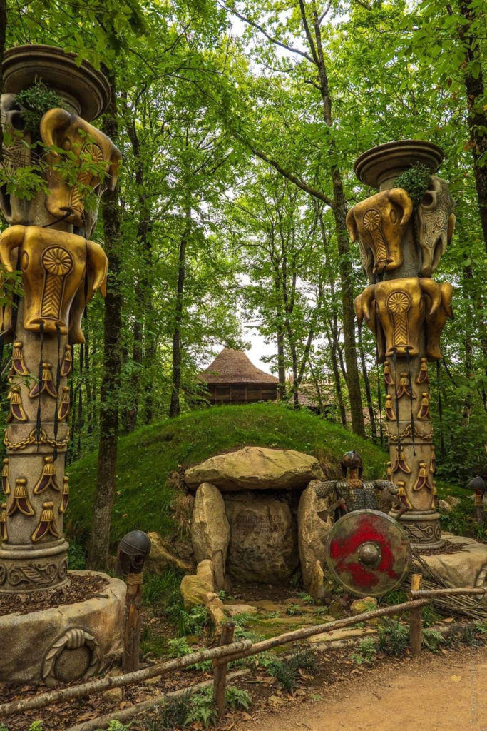 Facing the Tomb of Childeric, father of Clovis. Immersive walkthrough "Le Premier Royaume", Puy du Fou, France. © Puy du Fou